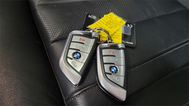 Vehicle image 15 of 26