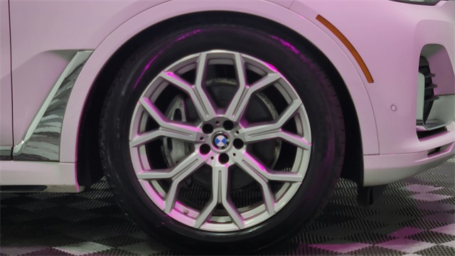 Vehicle image 24 of 26