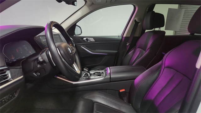 Vehicle image 10 of 26
