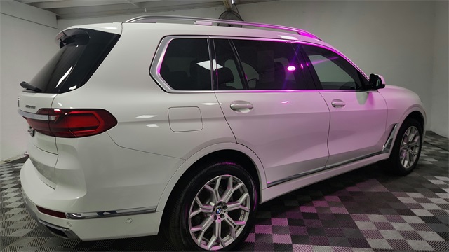 Vehicle image 7 of 26