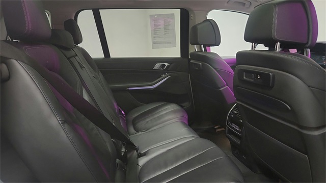 Vehicle image 22 of 26