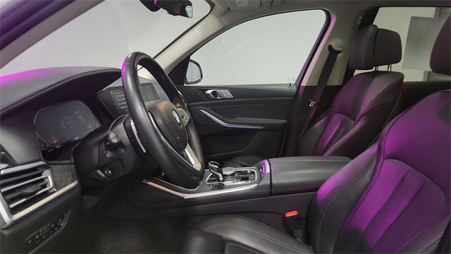 Vehicle image 17 of 26