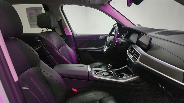 Vehicle image 23 of 26