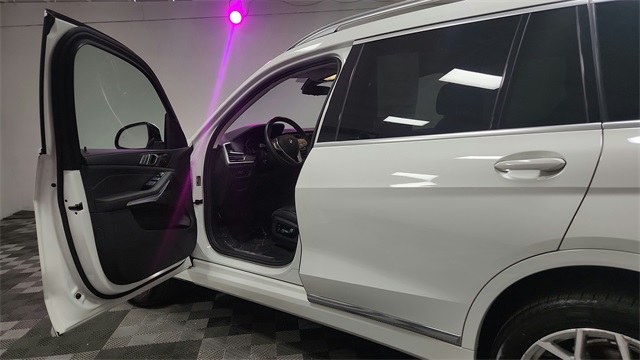 Vehicle image 18 of 26