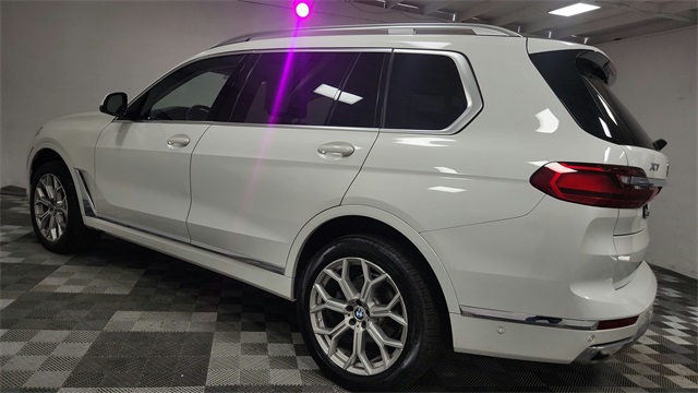 Vehicle image 9 of 26