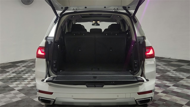 Vehicle image 21 of 26