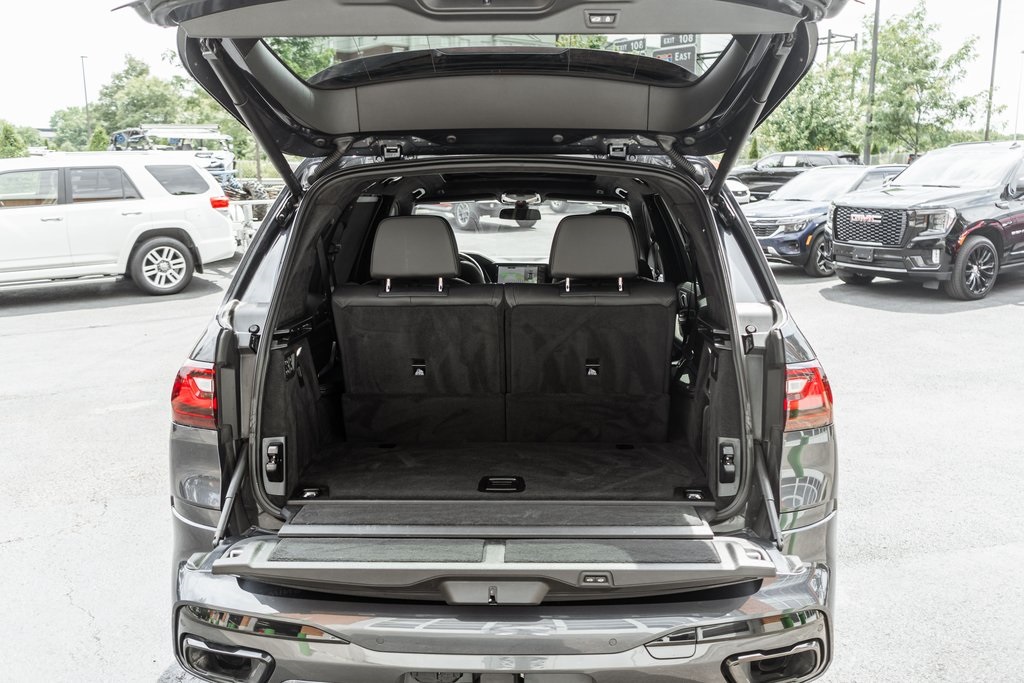 Vehicle image 41 of 51