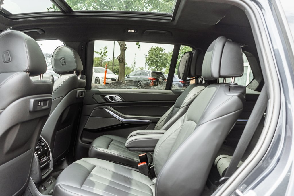 Vehicle image 14 of 51