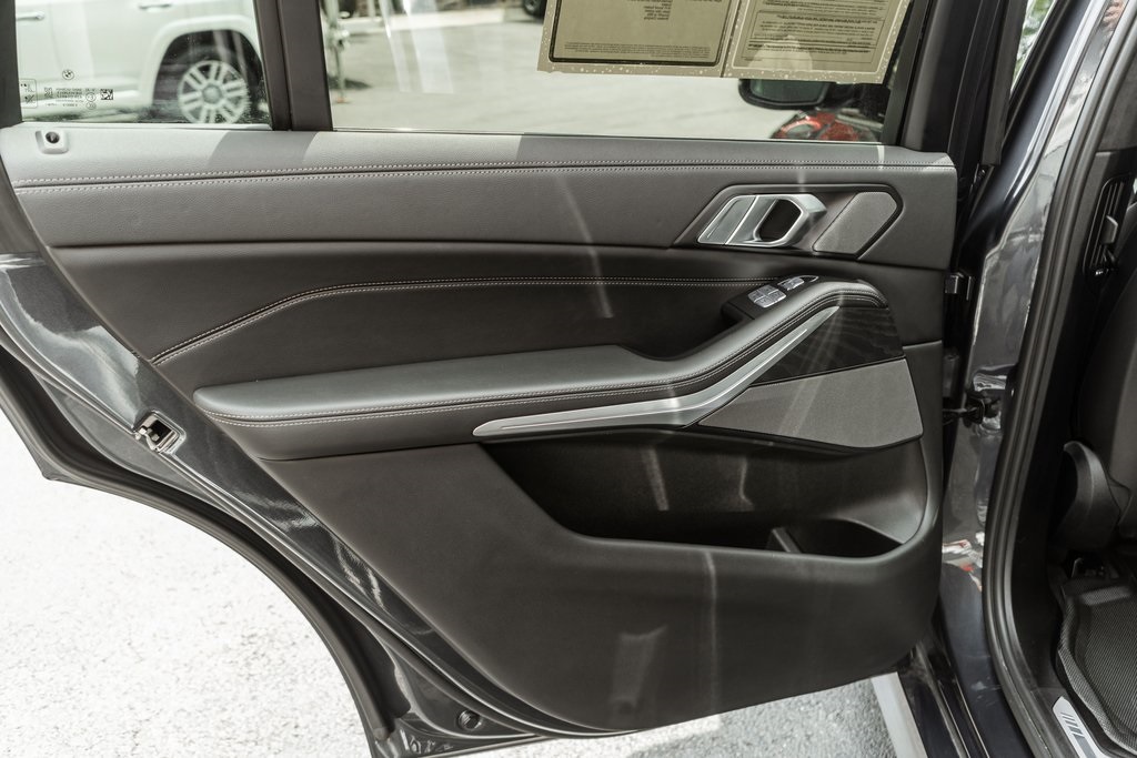 Vehicle image 33 of 51