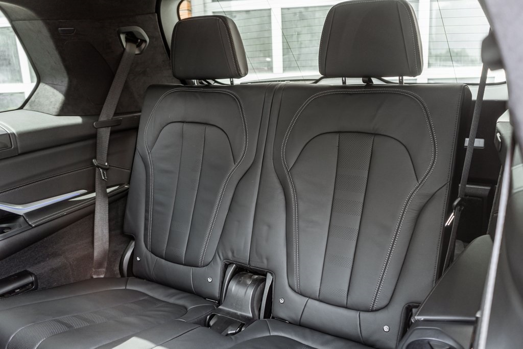 Vehicle image 11 of 51