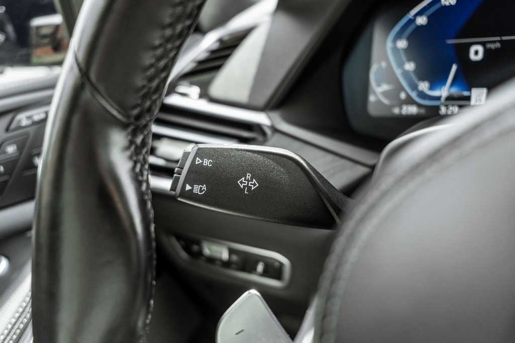 Vehicle image 43 of 51