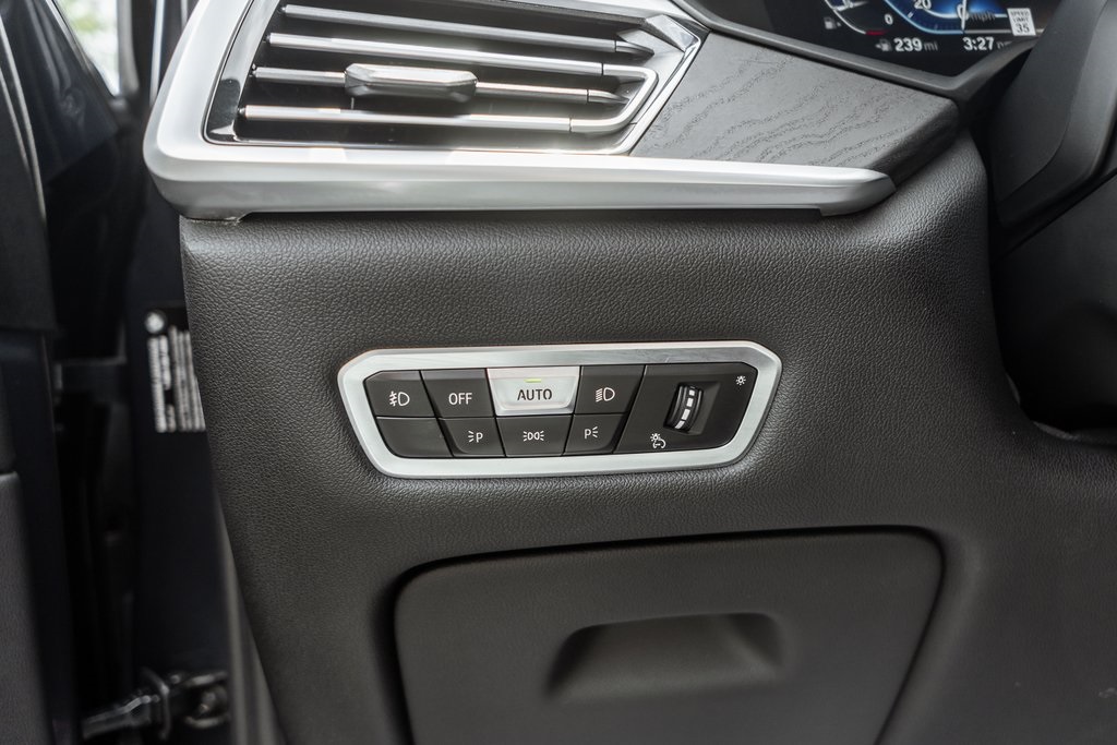 Vehicle image 48 of 51