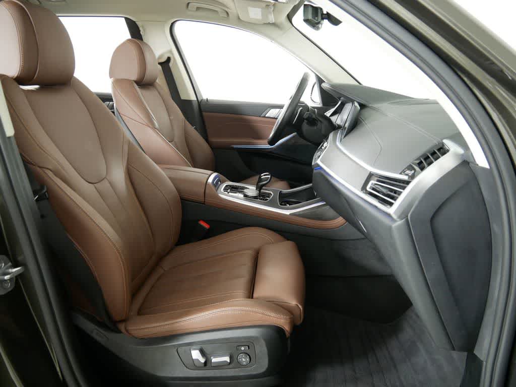 Vehicle image 20 of 63
