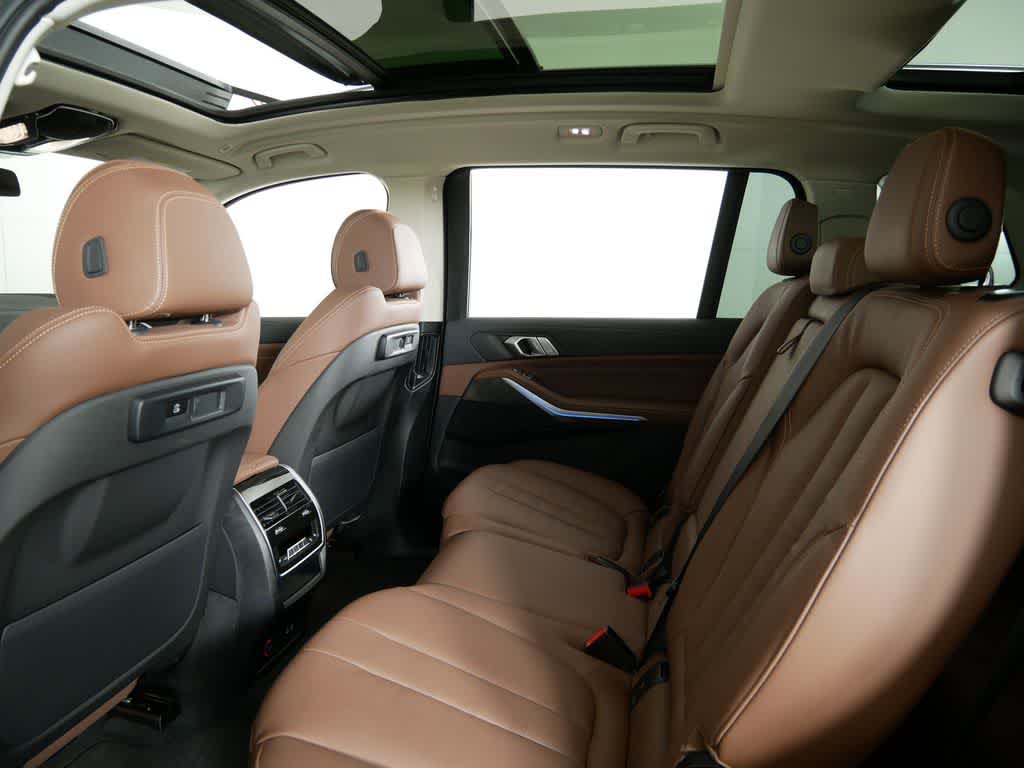 Vehicle image 25 of 63