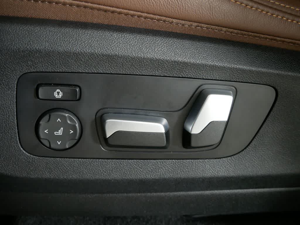 Vehicle image 46 of 63