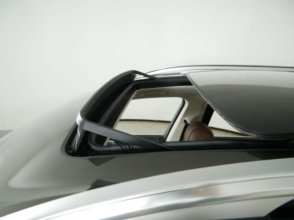 Vehicle image 27 of 63