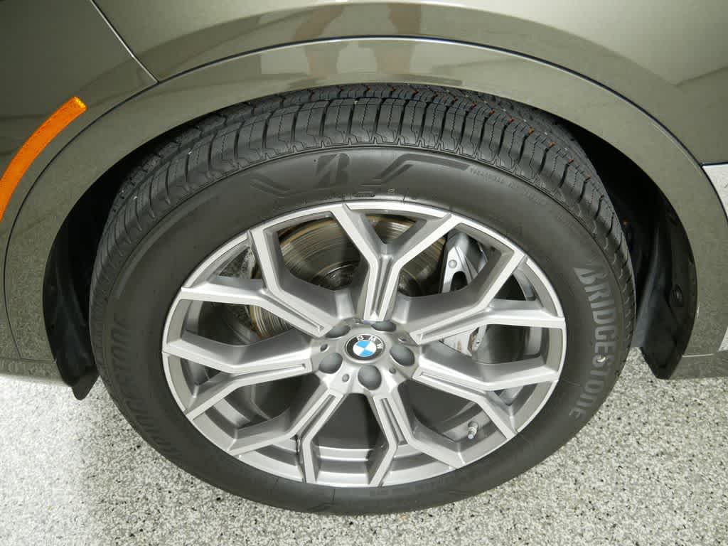 Vehicle image 15 of 63
