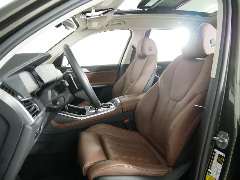 Vehicle image 24 of 63