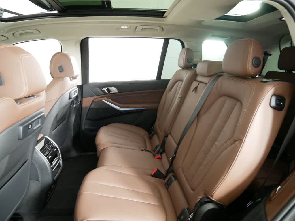 Vehicle image 22 of 63