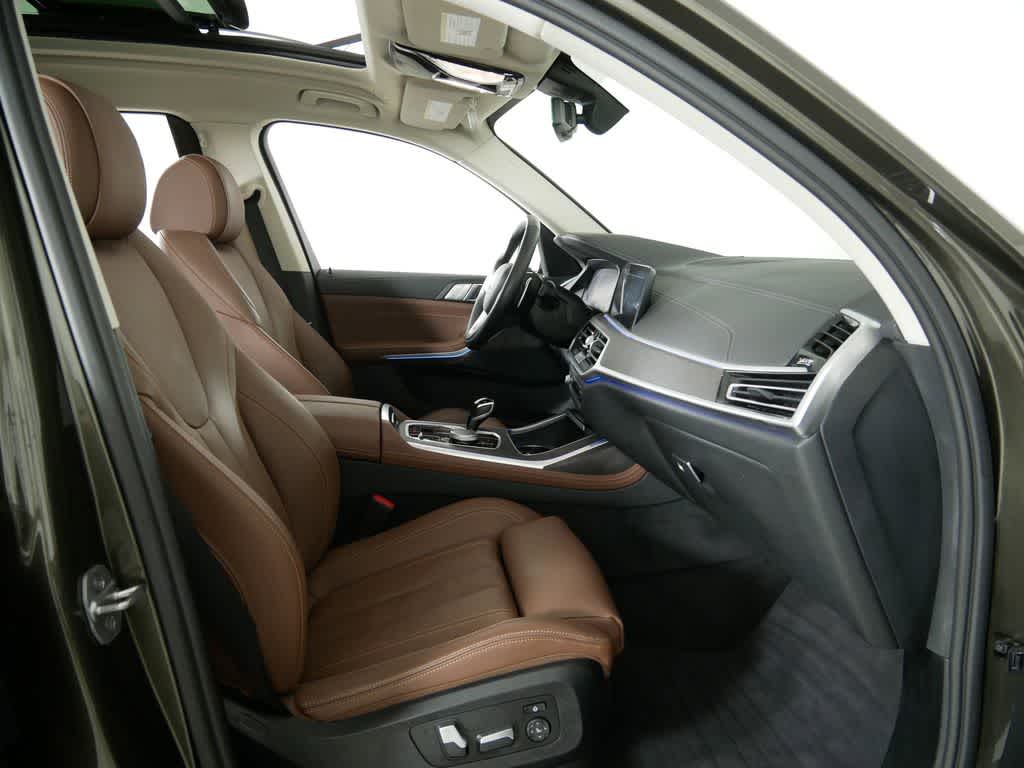 Vehicle image 23 of 63