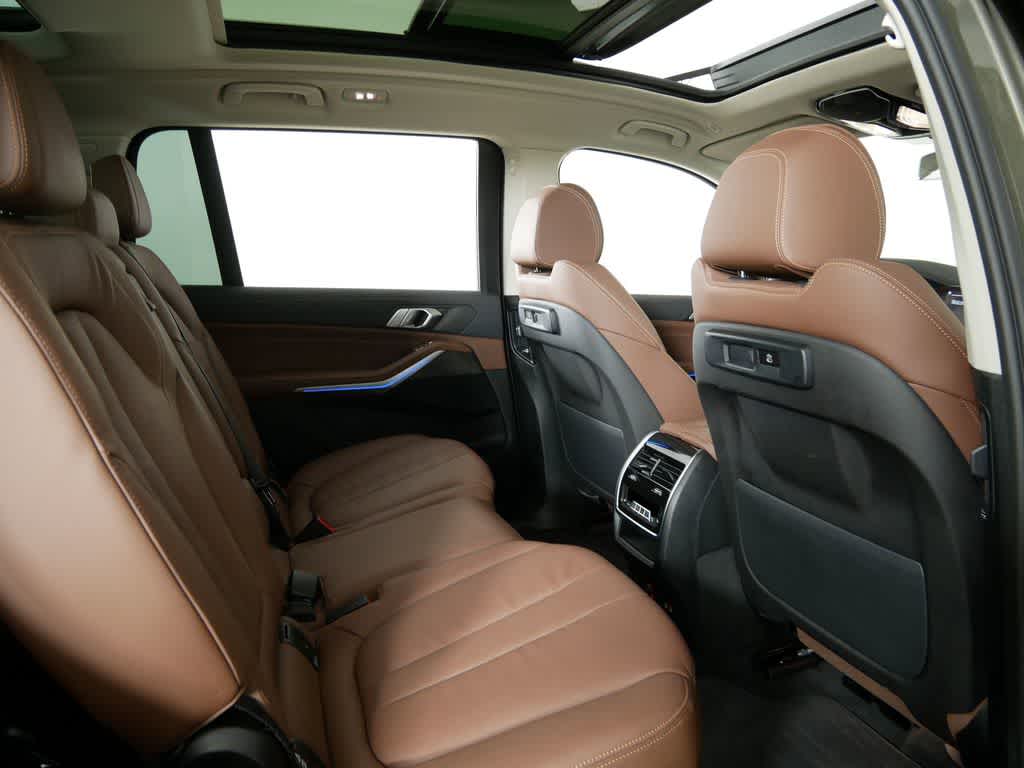Vehicle image 21 of 63