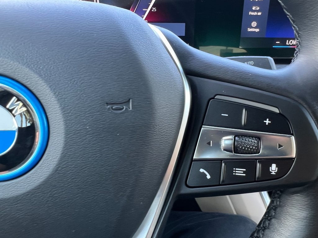 2022 BMW i4 eDrive40 Image 25 of 29