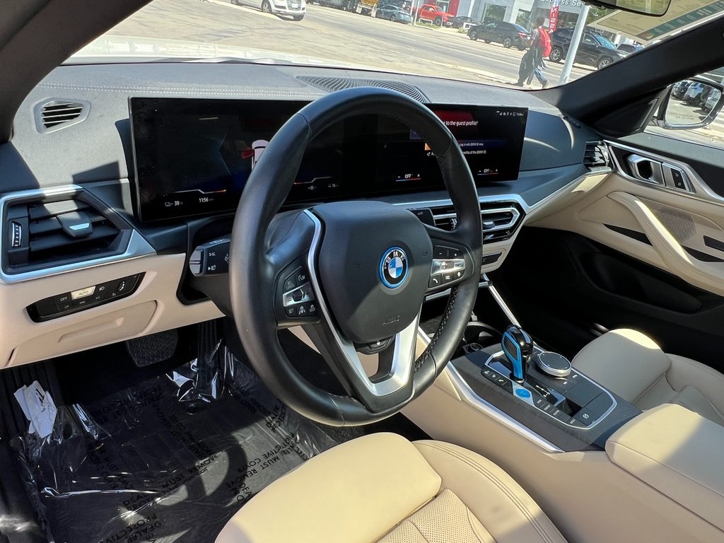 2022 BMW i4 eDrive40 Image 17 of 29