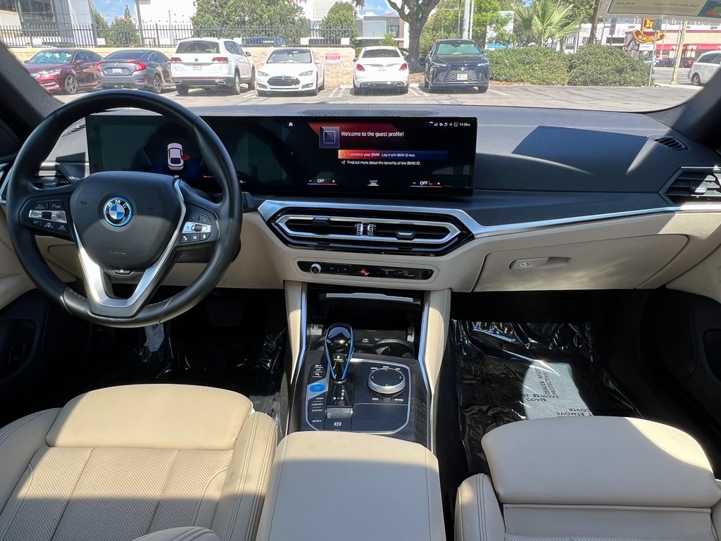 2022 BMW i4 eDrive40 Image 15 of 29