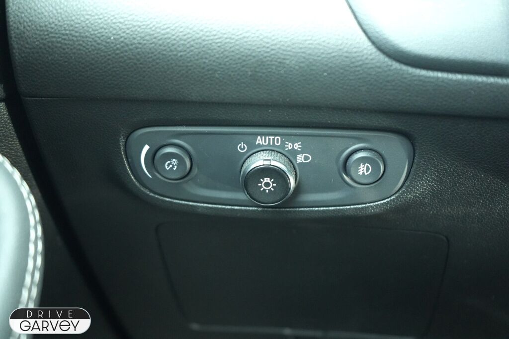 Vehicle image 21 of 31