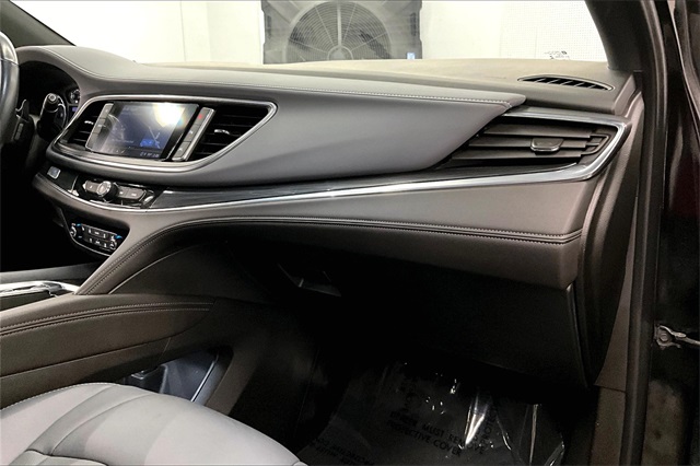 Vehicle image 19 of 38