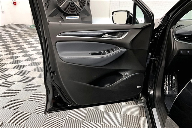 Vehicle image 27 of 38