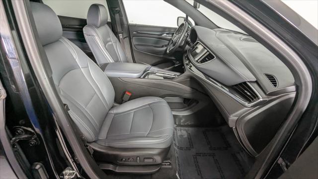 Vehicle image 32 of 37