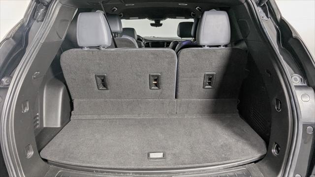 Vehicle image 33 of 37