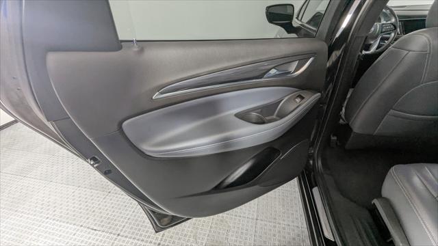 Vehicle image 25 of 37