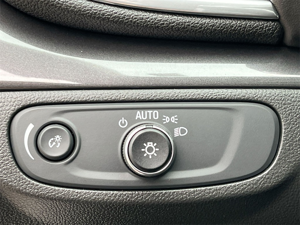 Vehicle image 27 of 37