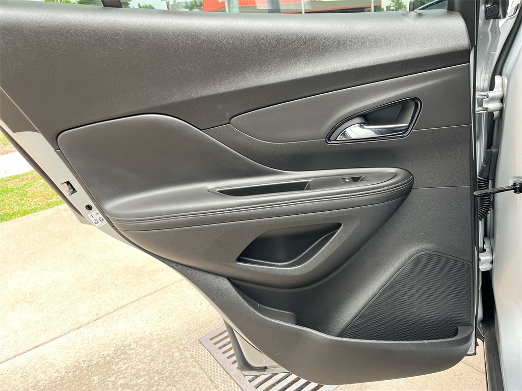 Vehicle image 25 of 37