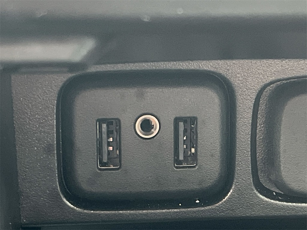 Vehicle image 28 of 37