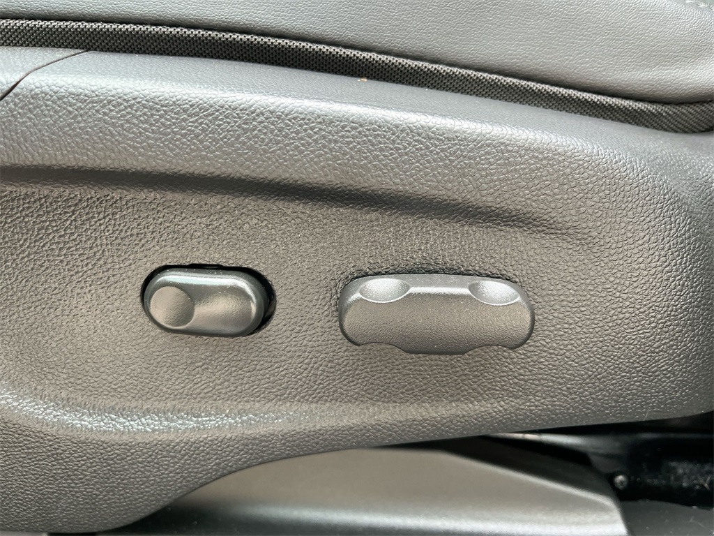 Vehicle image 26 of 37