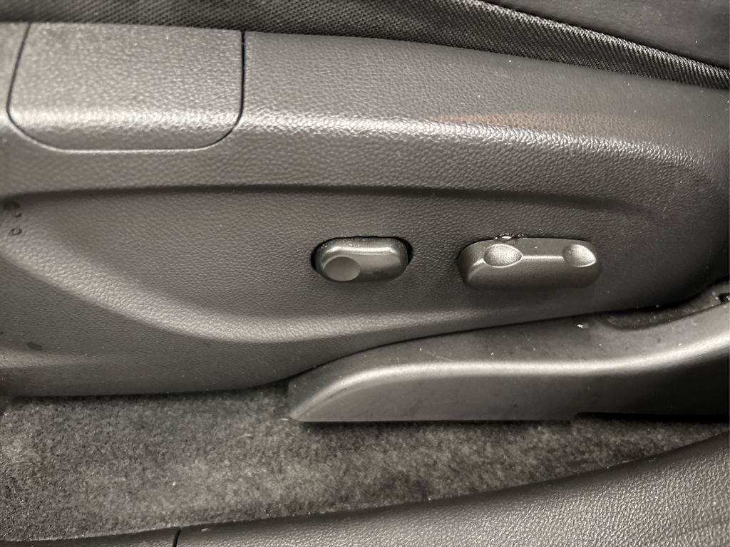 Vehicle image 38 of 39