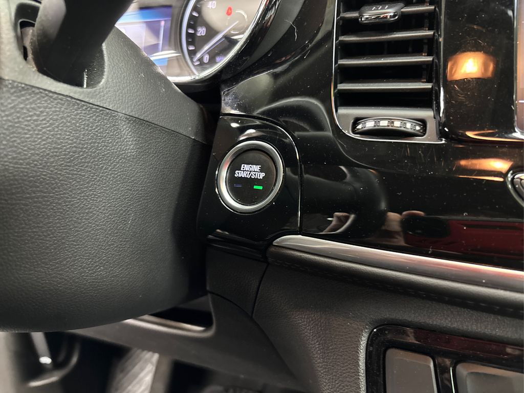 Vehicle image 32 of 39
