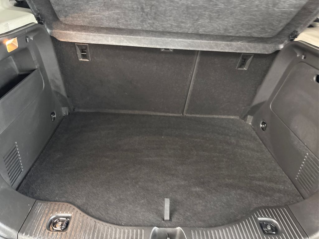 Vehicle image 11 of 39