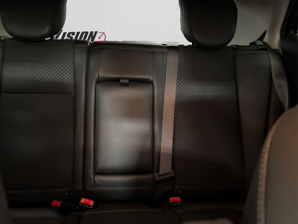 Vehicle image 19 of 39