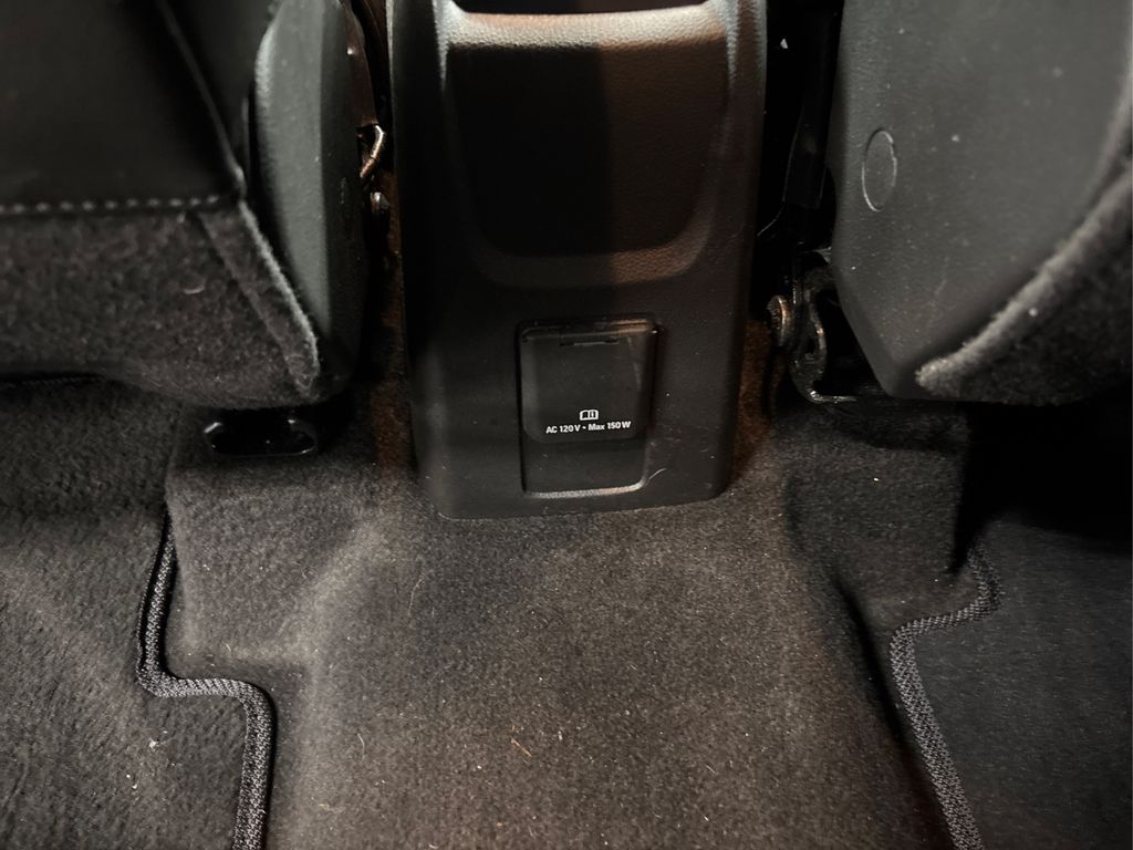 Vehicle image 31 of 39