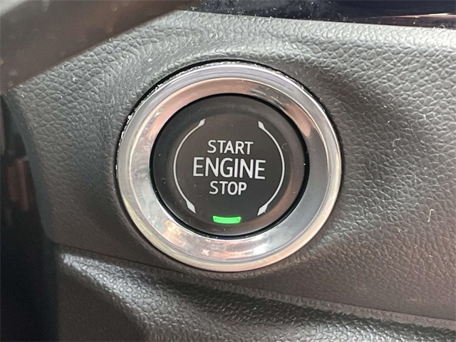 Vehicle image 31 of 33
