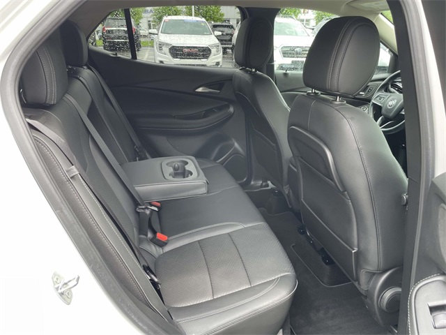 Vehicle image 17 of 33