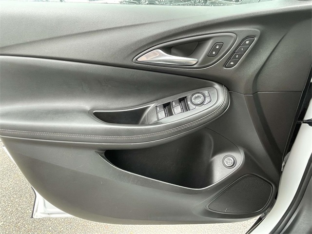Vehicle image 23 of 33