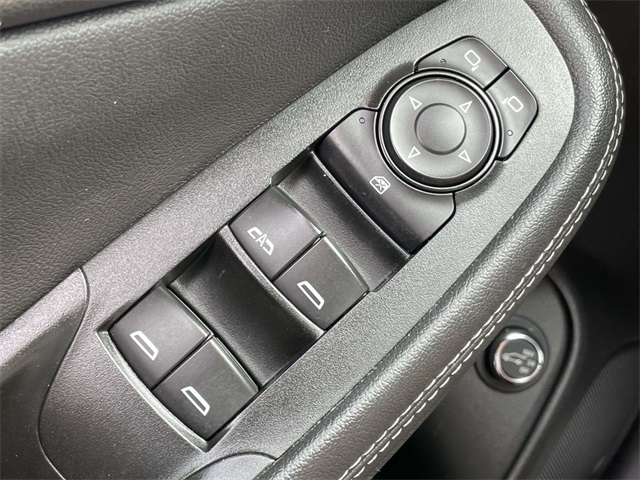 Vehicle image 25 of 33