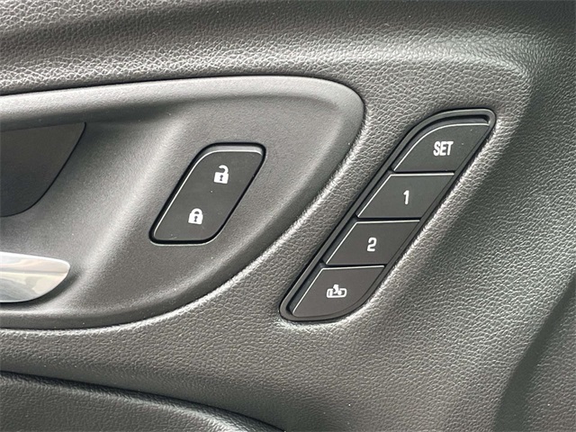 Vehicle image 24 of 33