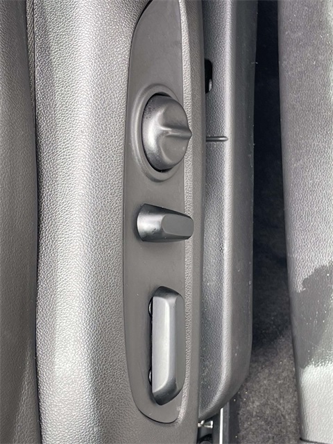 Vehicle image 13 of 33