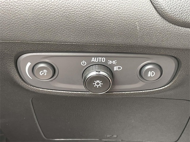 Vehicle image 26 of 33